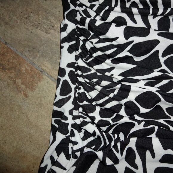 Miraclesuit Bathing Suit Black White Rushing Slimming Tummy Control one piece 14 - Picture 4 of 12